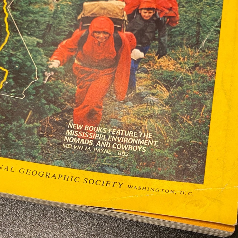 Vintage National Geographic Magazine - June 1971 - Picture 13 of 16